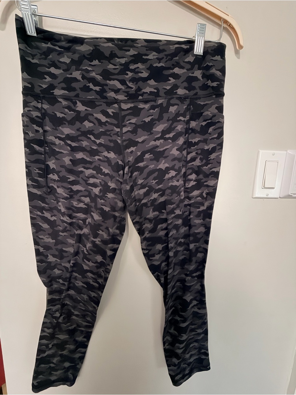 Women Athleta Camo Leggings - Black & Gray